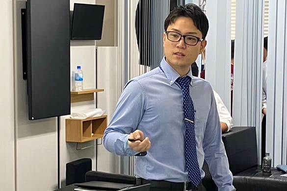 講師として未来のカイロプラクターを育成